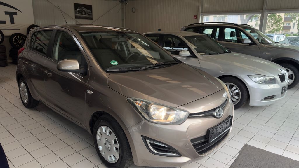 Hyundai i20 180.000 km 3.990 &euro; Berlin 12349