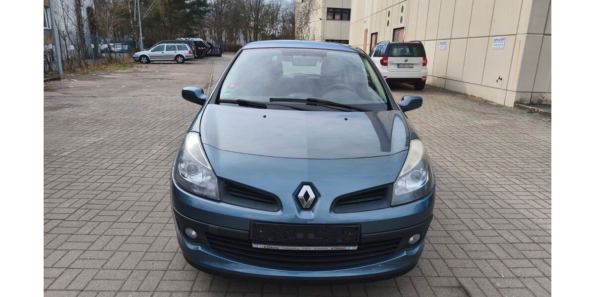 Renault Clio 83.034 km 2.999 &euro; Berlin 12349