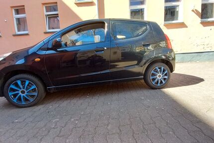 Nissan Pixo 129.000 km 3.480 &euro; berlin 12459