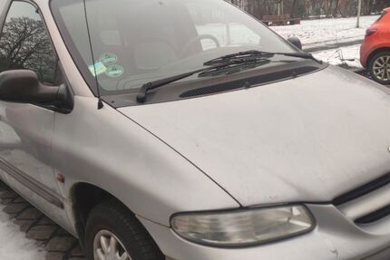 Chrysler Voyager 250.000 km 3.000 &euro; Berlin 10404
