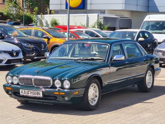 Jaguar Daimler 174.300 km 9.990 € Berlin - Steglitz 12247