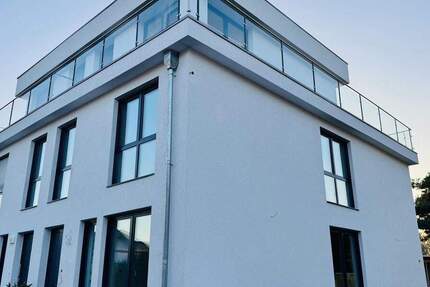 Wohnen mit Stil & Aussicht - Sofort einziehen: Doppelhaushälfte mit Penthouse-Feeling! 8 zimmer