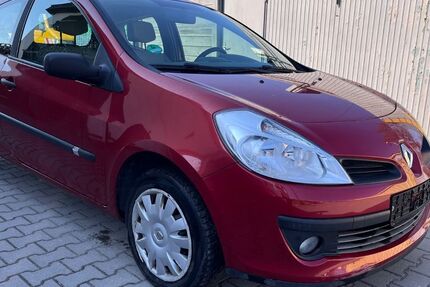Renault Clio 121.034 km 990 &euro; Berlin 14167