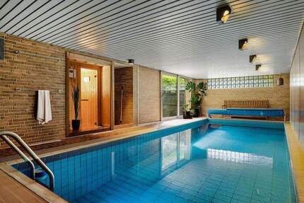 Großzügiges Mehrgenerationenhaus mit 4 Wohnbereichen und Indoor-Pool 1 zimmer
