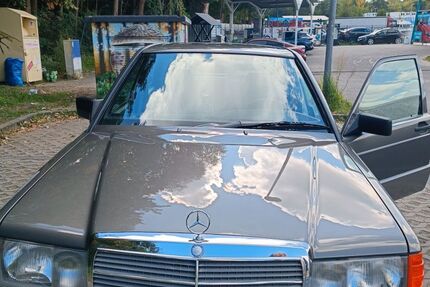 Mercedes-Benz 190 102.500 km 6.300 € Dallgow-Döberitz 14624