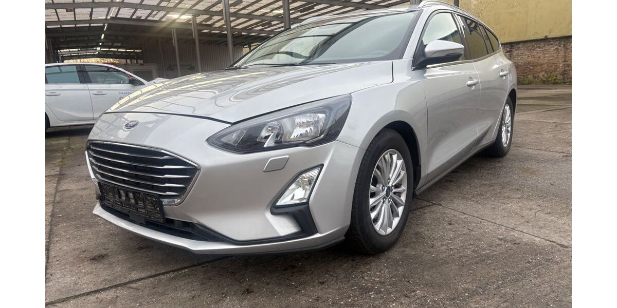 Ford Focus 40.000 km 16.482 &euro; Berlin 12099