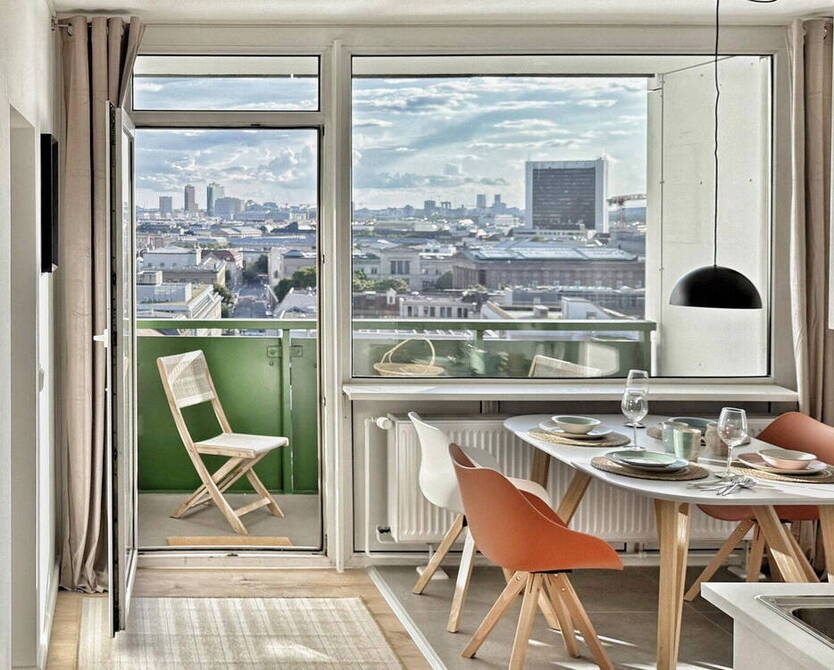 Spectacular City Center Apartment Hackescher Markt: View, Balcony & Parking