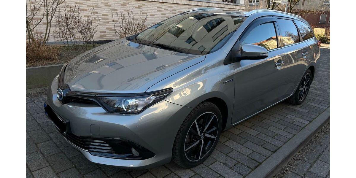 Toyota Auris 46.956 km 16.990 &euro; Berlin 12247