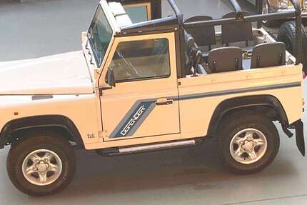 Land Rover Defender 105.008 km 64.500 &euro; Berlin 10553