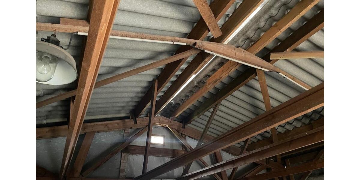 Lagerhalle u. Außenflächen (Halle 85qm, Fläche 2.000qm) zimmer