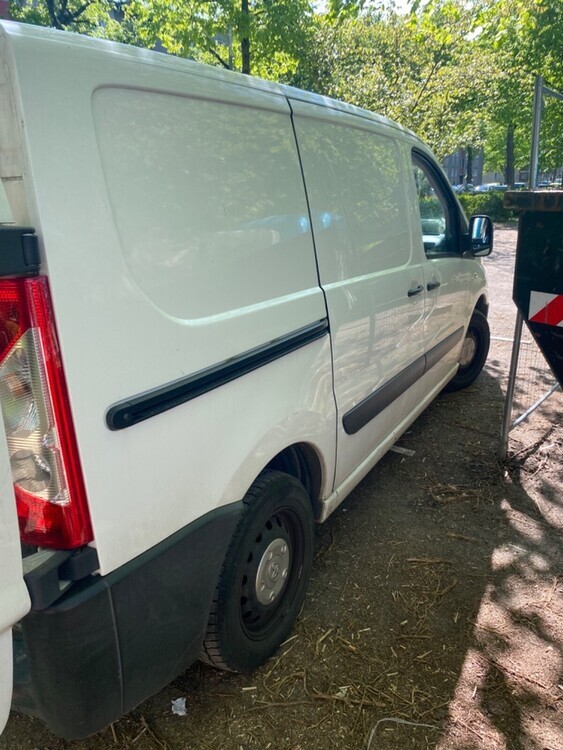 Toyota Proace 83.000 km 8.500 € Berlin 10178