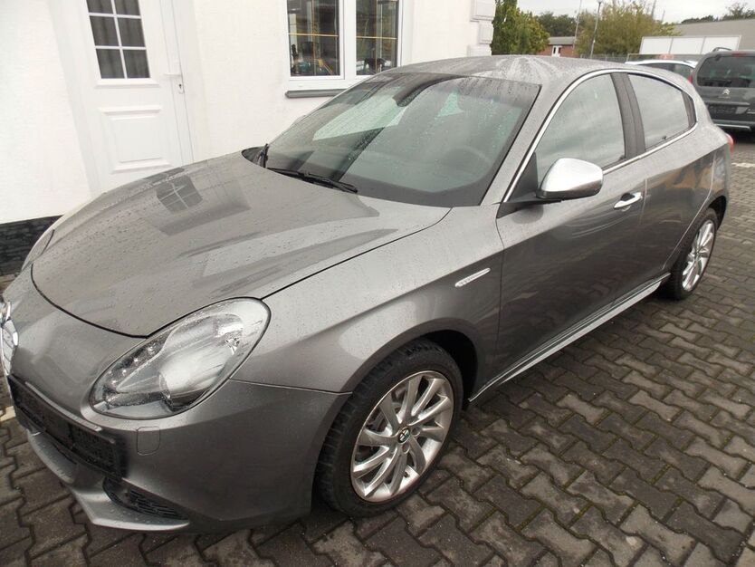 Alfa Romeo Giulietta 100.000 km 9.900 € Mahlow 15831