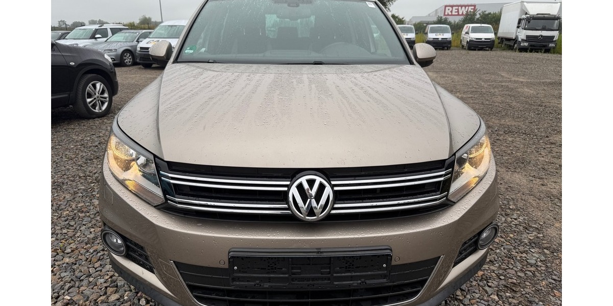VW Tiguan Sport & Style Panorama BM -T Navi 1.Hand 95.150 km 12.500 € Berlin 10247