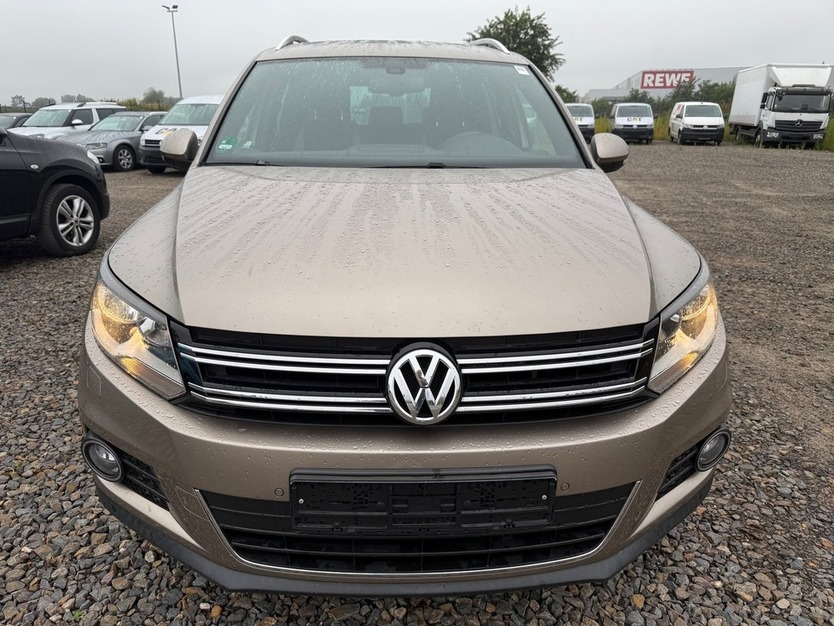 VW Tiguan Sport & Style Panorama BM -T Navi 1.Hand 95.150 km 12.500 € Berlin 10247