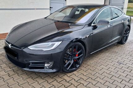 Tesla Model S 88.000 km 37.500 € Berlin 13349
