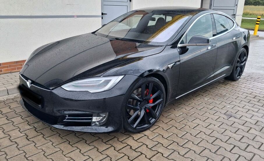 Tesla Model S 93.000 km 37.500 € Berlin 13349