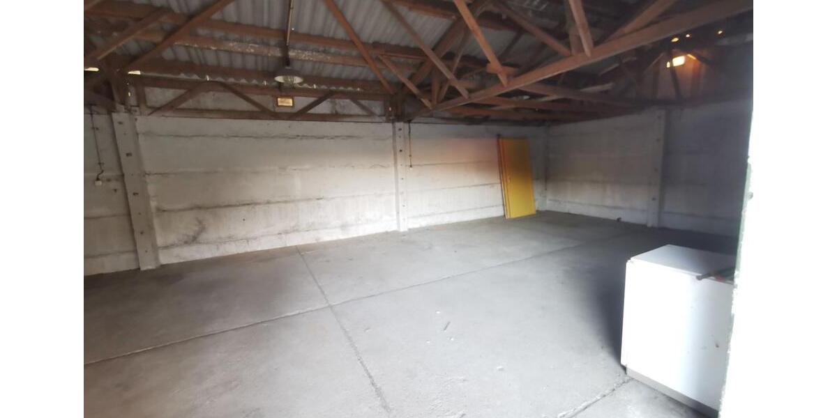 Lagerhalle u. Außenflächen (Halle 85qm, Fläche 2.000qm) zimmer