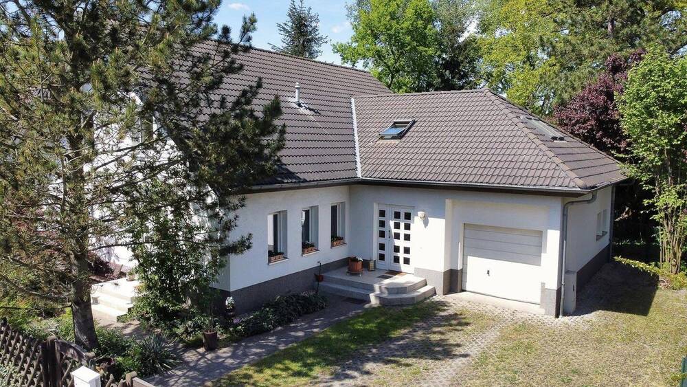 Viel Platz zum Leben - Haus mit Einliegerwohnung oder BüroPraxis im Schäferfeld Potsdam 8 zimmer