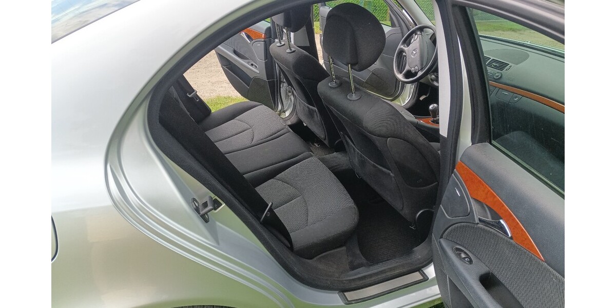 Mercedes-Benz E 200 223.000 km 5.300 € Brieselang 14656