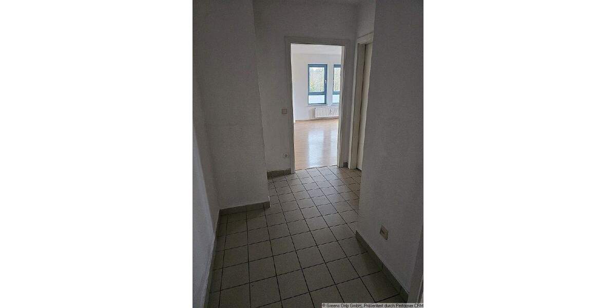 SANIERUNGSBEDÜRFTIG, ABER VOLLER POTENZIAL! BEZUGSFREIE-2 ZIMMERWOHNUNG - MIT VIEL LICHT 2 zimmer