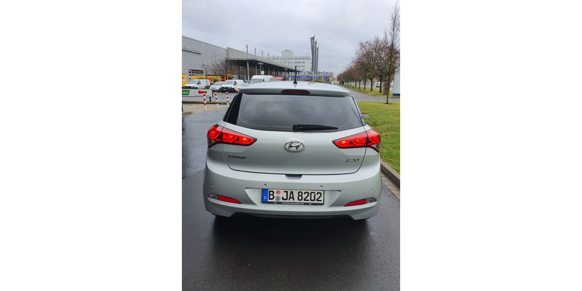 Hyundai i20 78.465 km 8.500 &euro; Berlin 10178