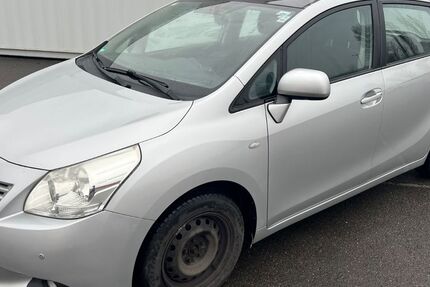 Toyota Verso 351.000 km 2.750 &euro; Berlin 12057