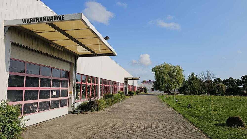 Halle in Ludwigsfelde 2.100.000 € 2900 m² zimmer