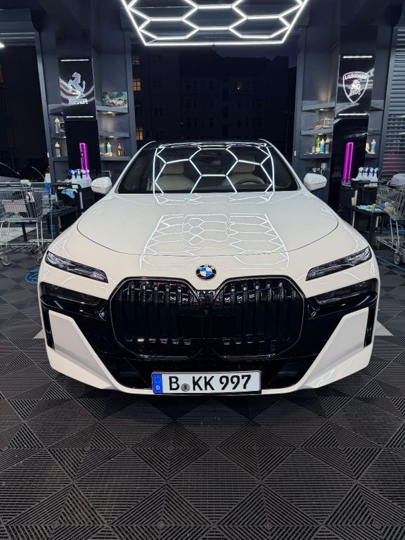 BMW 740 19.000 km 110.000 € Berlin 10116