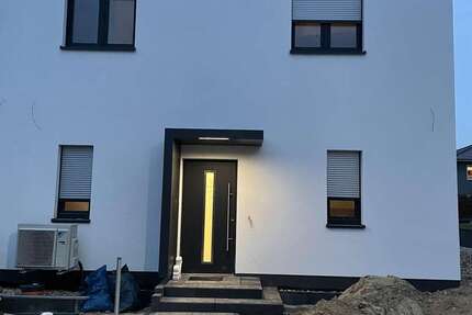 Haus zum Mieten in Ludwigsfelde 2.150 € 130 m² 4 zimmer