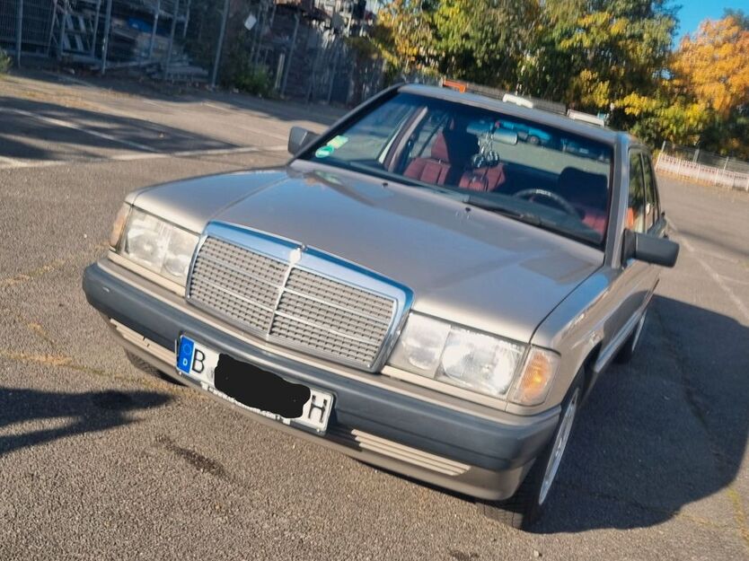 Mercedes-Benz 190 199.421 km 5.400 € Berlin 12047