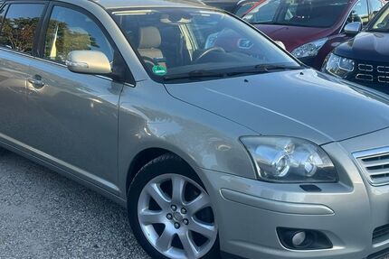 Toyota Avensis 305.881 km 2.990 € Berlin 13089