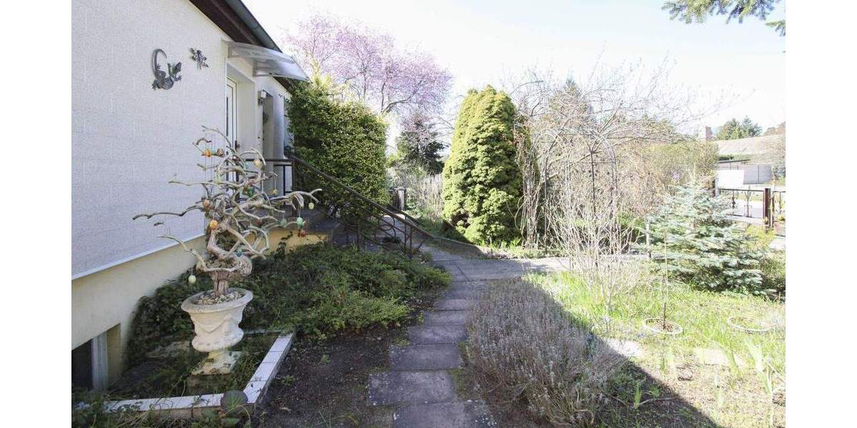 Familienfreundliches, bezugsfreies Einfamilienhaus mit großem Garten und beheiztem Wintergarten 4 zimmer