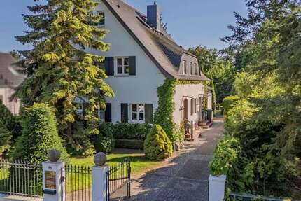 Haus zum Kaufen in Stahnsdorf 1.450.000 € 307.2 m² 8 zimmer