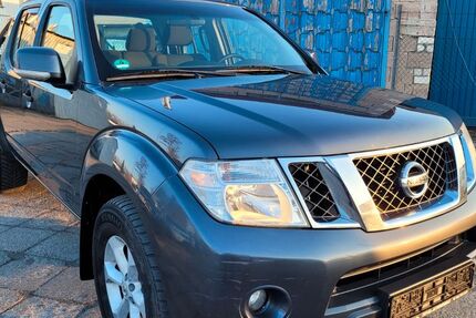 Nissan Navara 173.964 km 12.900 &euro; Berlin 12277
