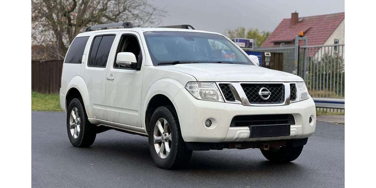 Nissan Pathfinder 157.800 km 9.800 &euro; Dahlewitz 15827