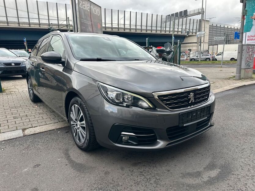 Peugeot 308 150.900 km 9.900 € Berlin 12359