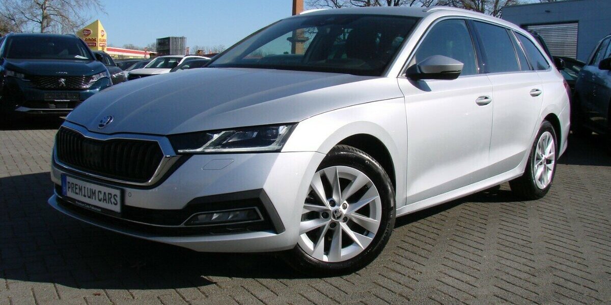 Skoda Octavia 2.0TDI Style ACC Columbus HeadUp AHK 48.103 km 27.480 &euro; Falkensee 14612