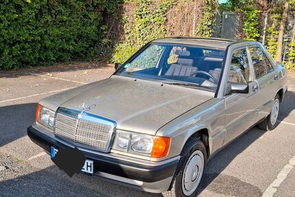 Mercedes-Benz 190 224.392 km 8.949 &euro; BERLIN 12157