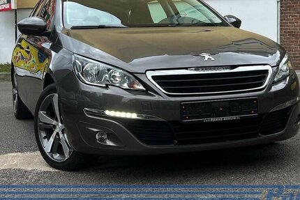 Peugeot 308 Business-Line*Pano*SHZ*Tempo*Navi*Touch* 146.843 km 8.890 € Berlin 13187
