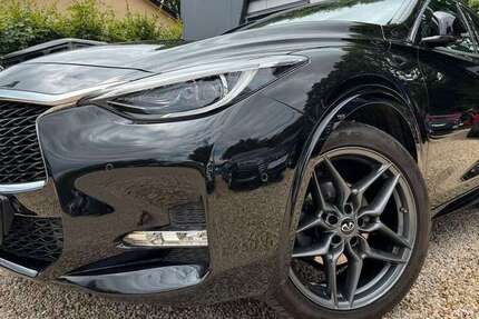 INFINITI Q30