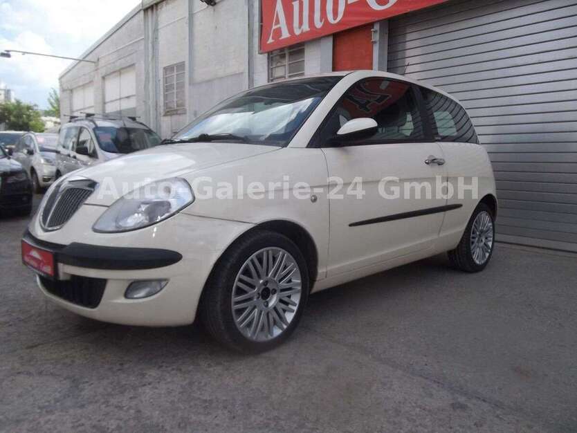Lancia Ypsilon 132.200 km 2.799 € Berlin 12277