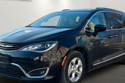 Chrysler Pacifica 45.469 km 17.499 &euro; Berlin 12681