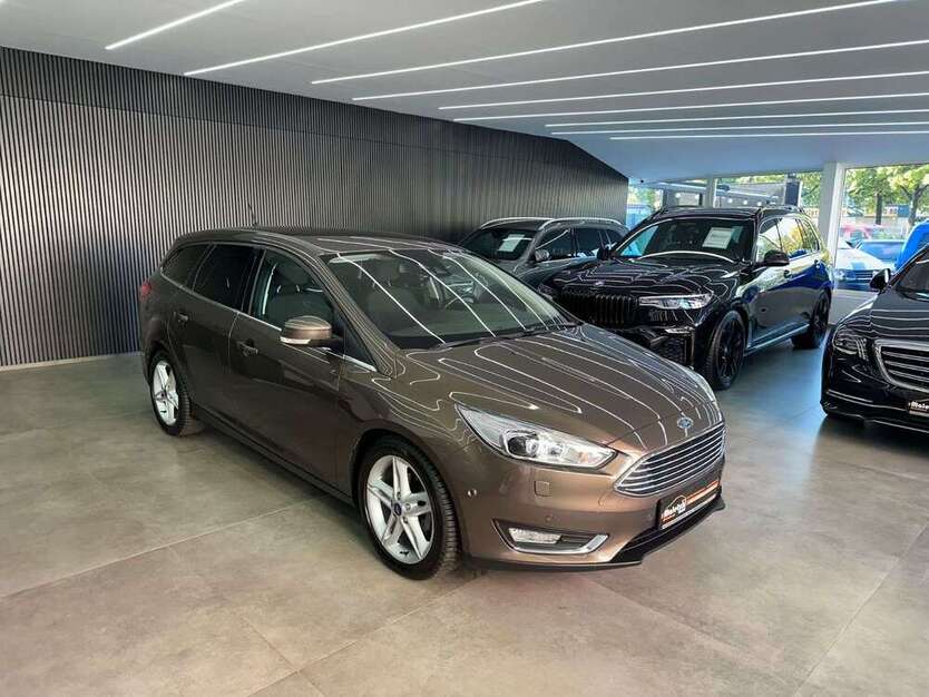 Ford Focus 60.830 km 10.950 € Berlin 12357