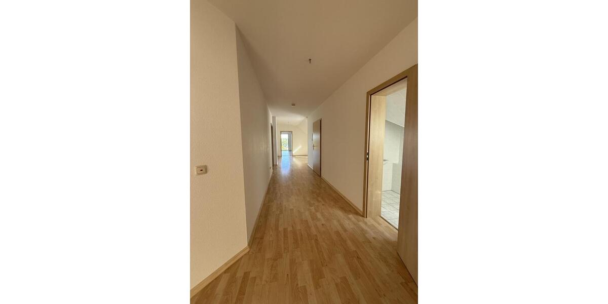 Platz & Weitblick: 4-Zi-Penthouse (111 m²) mit Balkon & Stellplatz – zentral in Ludwigsfelde 4 zimmer