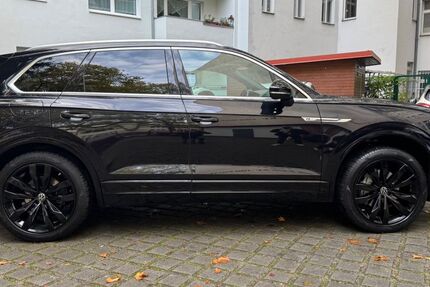 VW Touareg 144.000 km 31.800 € Berlin 10245