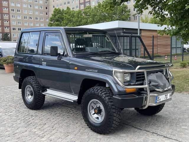 Toyota Land Cruiser 323.000 km 32.900 € Berlin 12681