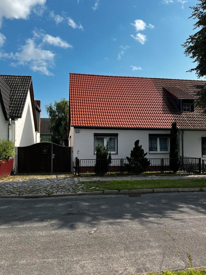 Doppelhaushälfte mit großem Grundstück