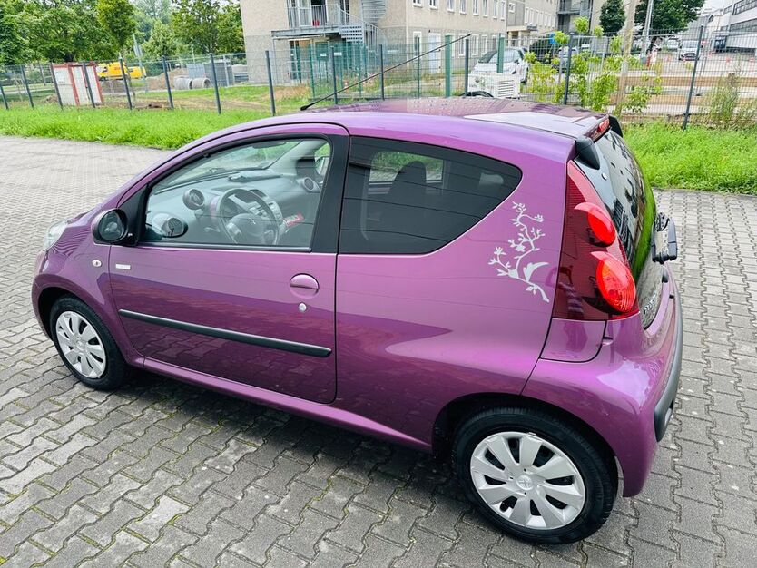 Peugeot 107 15.000 km 6.200 € Berlin 13053