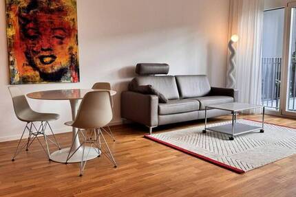 Neubau Kudamm . Olivaer Platz . MÖBLIERT . EBK . HWR . Loggia . Gäste-WC . 3 m Decke 2 zimmer