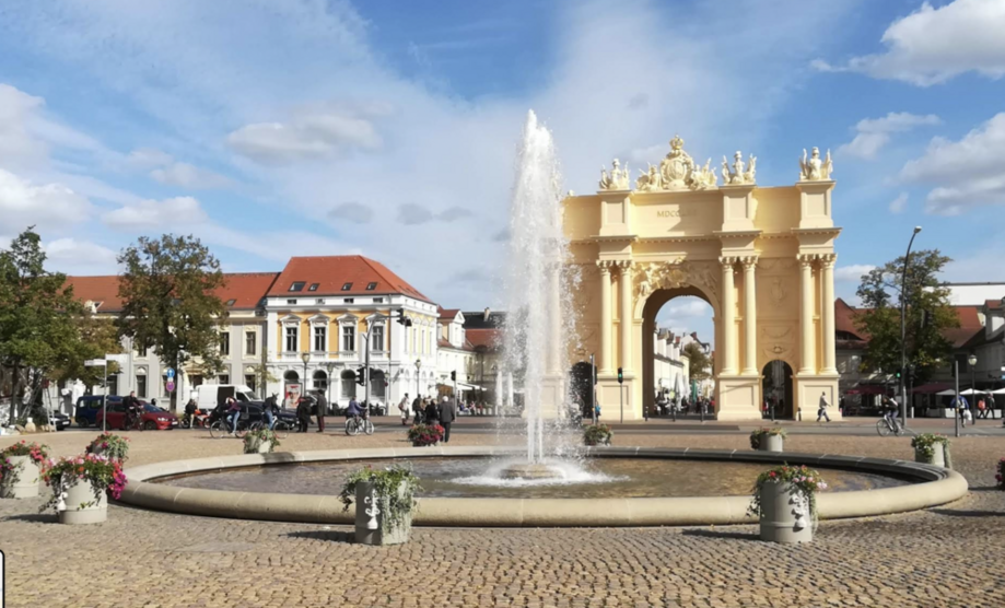 Haus zum Kaufen in Potsdam 1.400.000 € 350 m² 7 zimmer